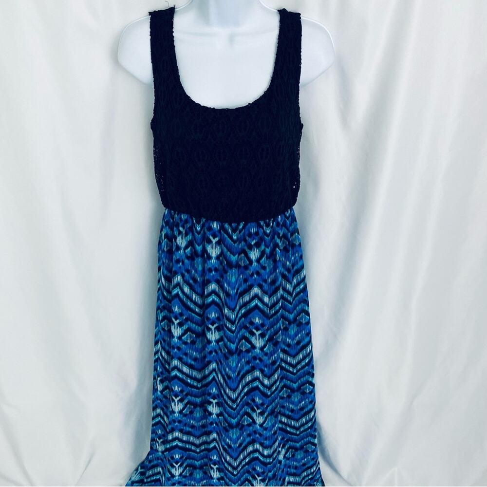 Lily Rose Maxi Dress Size Medium